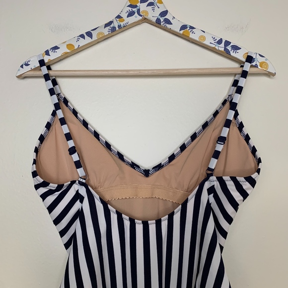 ⚡️SOLD⚡️J.Crew paneled v-neck stripe one piece - Picture 6 of 7